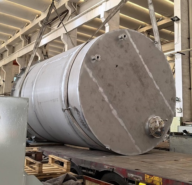 1741942443637885.jpg 不銹鋼儲(chǔ)罐內(nèi)蒙古1.jpg