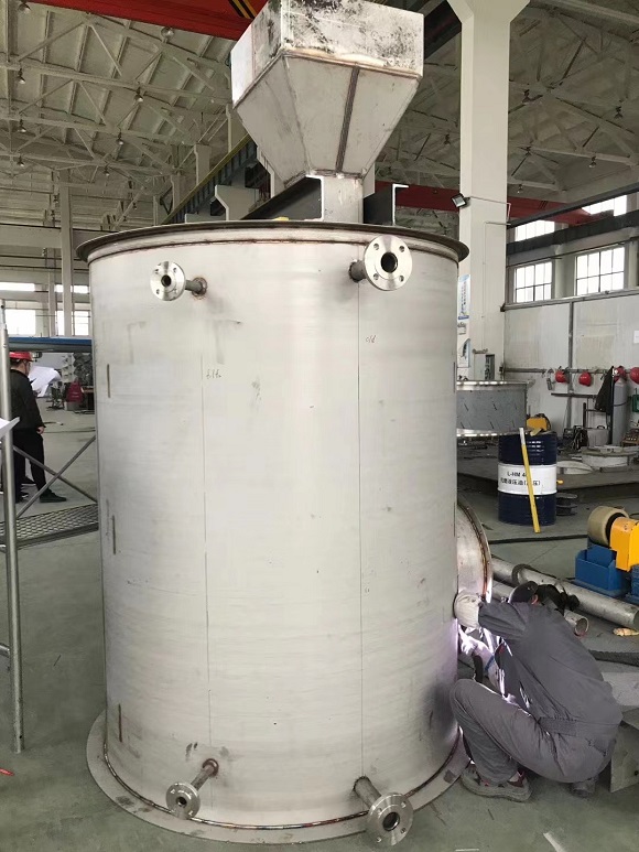 1752138163159155.jpg 304尿素溶液儲(chǔ)罐.jpg